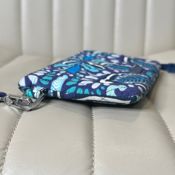 Vera Bradley Blue Island Medallion Large Zip Around Phone Wristlet 8"x4.5" NWOT - Picture 13 of 13